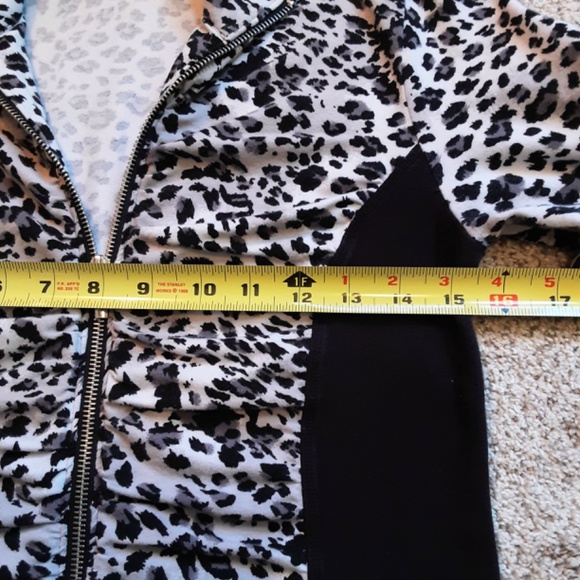 LEOPARD Print Full Zip Active Jacket by Ellen Tracy Sz S - Picture 9 of 12